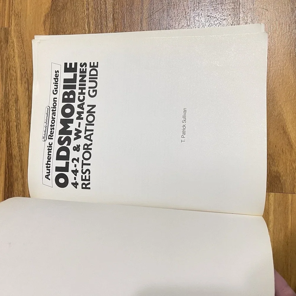 Oldsmobile 4-4-2 and W-Machine Restoration Guide By Motor-books Garage Manual‎